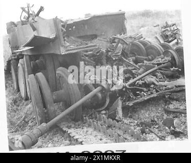 MAI 1943 ... WEITER NACH TUNIS - die Überreste eines deutschen Panzers Mk 6, der von einer 17-Pfünder britischen Armee ausgeworfen wurde Stockfoto