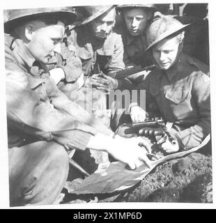 FÜNFTE ARMEE: ANZIO BRIDGEHEADINFANTRY PATROUILLE IM BRÜCKENKOPF (REKONSTRUIERT IN DER LINIE) - Sgt. Trainor - im Vordergrund - mit CPL. Fitzpatrick von 21 Gainford Road, Liverpool, 14, Fusilier Guyler von Ballyclose Stree, Limavady Co.Derry und FUS. Driscow von 72, Archer House, Vicarage Crescent, Battersea, London, Britische Armee Stockfoto