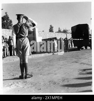 Die britische Armee begräbt auf dem Friedhof in Old Cairo vier Offiziere, die bei einem Flugzeugabsturz getötet wurden: Generalmajor V.V. Pope, Brigadiers R.E. Russell und E.S. Unwin sowie Hauptmann G.R. Amery. Stockfoto