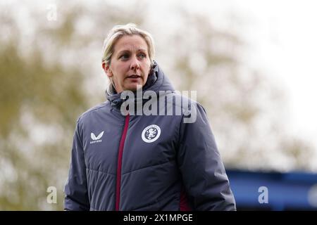 Aston Villa Managerin Carla Ward vor dem Spiel der Barclays Women's Super League in Kingsmeadow, London. Bilddatum: Mittwoch, 17. April 2024. Stockfoto