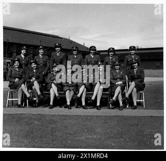Ein Gruppenfoto zeigt das Personal des Royal Army Service Corps (RASC) und dokumentiert die Mitglieder und die Organisation der Logistik- und Unterstützungseinheit in der britischen Armee. Stockfoto