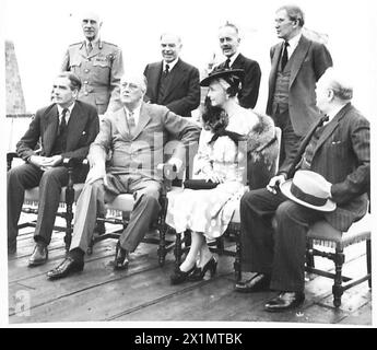 HERR ANTHONY EDEN UND MR. BRENDAN BRACKEN KOMMEN MIT CLIPPER - nachdem Mr. Anthony Eden und Mr. Brendan Bracken mit Clipper aus England ankamen, nahmen sie an der Party Teil und posierten für diese Fotos. Vordere Reihe:- Herr Anthony Eden (Außenminister) Präsident Roosevelt die Gräfin von Athlone Herr Winston Churchill zurück Reihe:- der Earl of Athlone (Generalgouverneur von Kanada) Herr Mackenzie King (Premierminister von Kanada) Sir Alexander Cadogan (Ständiger Staatssekretär für auswärtige Angelegenheiten) Herr Brendan Bracken (Informationsminister), britische Armee Stockfoto