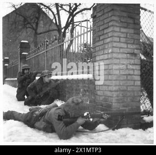 Das 2. Bataillon Devons, Teil des 12. Korps, räumte die Stadt echt von den deutschen Truppen aus, die zurückgelassen wurden, um den nordwärts gerichteten Vormarsch unter der 21. Armeegruppe der britischen Armee zu behindern. Stockfoto