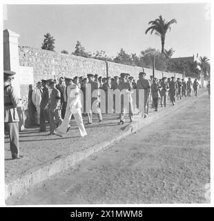 Die Beerdigung von vier Offizieren, die bei einem Flugunfall getötet wurden, findet auf dem britischen Friedhof in Old Kairo statt: Generalmajor V.V. Pope, Brigadier R. E. Russell, Brigadier E. S. Unwin und Captain G.R. Amery, British Army. Stockfoto