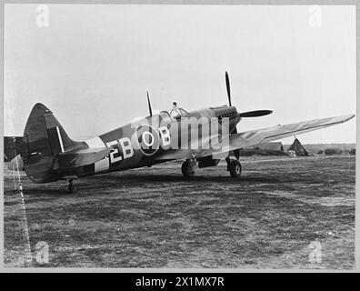 DAS NEUESTE SPITFIRE: MARK XII - 12726 Bild (Ausgabe 1944) zeigt eine Dreiviertelansicht des Spitfire XII, Royal Air Force Stockfoto