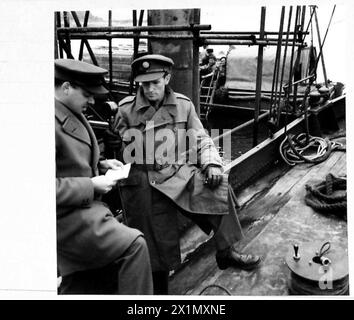 DER BBC-KRIEGSKORRESPONDENT MACHT UNTERWASSERAUFNAHMEN - die Tauchteams sehen als die Hauptaufzeichnungen seiner Geschichte, der British Army Stockfoto