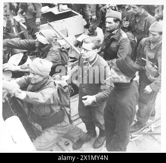 Deutsche Gefangene landen in Newhaven nach dem Angriff der britischen Armee auf Dieppe. Stockfoto