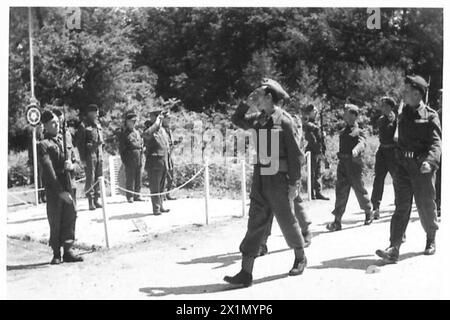 LORD MAYOR OF LONDON ÜBERREICHT BUGGLOCKENFRAGMENTE Einer LONDONER DIVISION - der Lord Mayor feiert den Gruß am marsch eines Bataillons der Royal Fusiliers, British Army Stockfoto