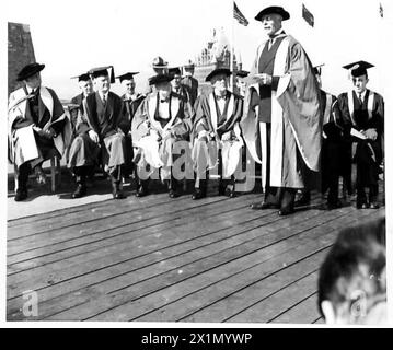 HERR WINSTON CHURCHILL IN QUÉBEC – der Earl of Athlone, Generalgouverneur von Kanada, spricht bei der Eröffnung des Verfahrens an der britischen Armee Stockfoto