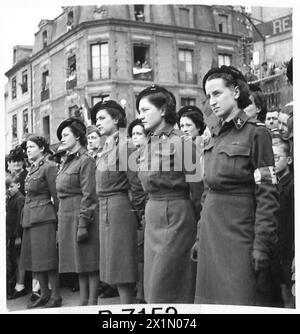 BASTILLE DAY IN BAYEUX: Französische ATS, die am Bayeux war Memorial, British Army, 21st Army Group, teilnehmen Stockfoto