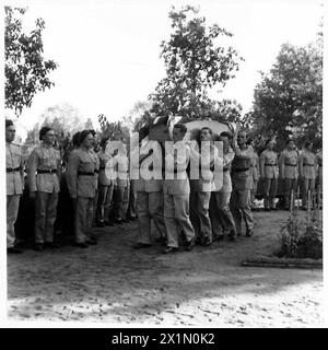 Beerdigung auf dem britischen Friedhof in Old Cairo für vier Offiziere, die bei einem Flugunfall ums Leben kamen, darunter Generalmajor V.V. Pope, Brigadier R.E. Russell, Brigadier E.S. Unwin und Captain G.R. Amery. Stockfoto
