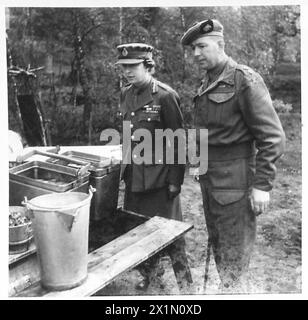 BESUCH VON H.R.H. DER PRINZESSIN ROYAL IN Einem BATAILLON DER KÖNIGLICHEN SCHOTTEN - HRH inspiziert das Kochhaus, britische Armee Stockfoto