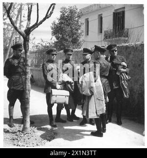 TÜRKISCHE MILITÄRMISSION BESUCHT NORDAFRIKA - Eine Gruppe türkischer Offiziere. Vor General Porters Hauptquartier Constantine, britische Armee Stockfoto