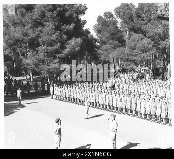 ERHOLUNGSHEIM IN NORDAFRIKA - Teil der 2.000 Patienten des Depots auf Parade während der Inspektion des Colonels, British Army Stockfoto