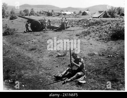 ACHTE ARMEE : JETZT LEBEN DIE TRUPPEN WIRKLICH - kein Teil der schottischen Highlands könnte düsterer sein als die Heimat des 75th (Highland) Heavy Regiments, R. W., das die 56 Division mit ihren 7,2-Zoll-Geschützen unterstützt, British Army Stockfoto