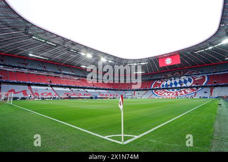 München, Deutschland. April 2024. München, 17. April, 13. März 2024: Allgemeiner Blick in die Allianz Arena vor dem Viertelfinalspiel der UEFA Champions League zwischen dem FC Bayern München und dem Arsenal FC in der Allianz Arena in München. (Daniela Porcelli/SPP) Credit: SPP Sport Press Photo. /Alamy Live News Stockfoto