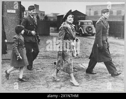 Mitglieder der britischen Königlichen Familie besuchen Küsteneinheiten der Royal Air Force, beobachten Operationen und Personal. Stockfoto