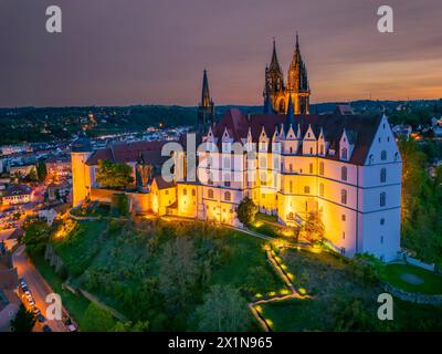 Burgberg Meissen mit Albrechtsburg, Dom, Bischofsschloss und Kornhaus. Meissen Sachsen Deutschland *** Meissen Schlossberg mit Albrechtsburg, Dom, Bischofspalast und Kornkammer Meissen Sachsen Deutschland Meissen24 00112 Stockfoto