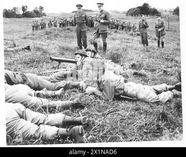 ULSTER HEIMWACHE LAGER - General Franklyn beobachtet die Heimwache in Ausbildung, britische Armee Stockfoto