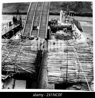 Ein Spezialgerät der British Army, Load 28, hilft Panzern beim Aufstieg außergewöhnlich steiler Steigungen und zeigt Verbesserungen bei Technik und Mobilität. Stockfoto