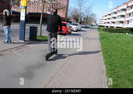 Kopenhagen, Dänemark /16. April 2024/Elektromotorfahrer in der dänischen Hauptstadt Kopenhagen. (Photo.Francis Joseph Dean/Dean Pictures) (nicht für kommerzielle Zwecke in den usa, nur für redaktionelle Zwecke) Stockfoto