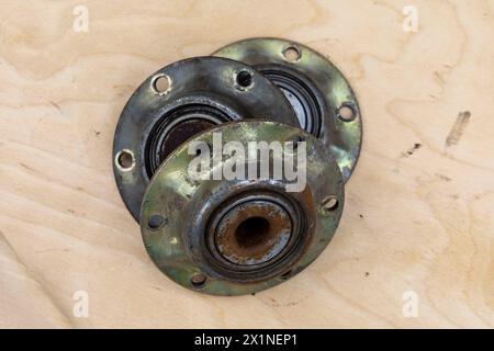 Scheiben und Lager für einen Schleppergrubber. Stockfoto