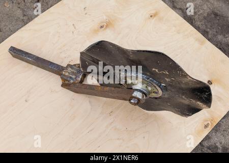 Scheiben und Lager für einen Schleppergrubber. Stockfoto