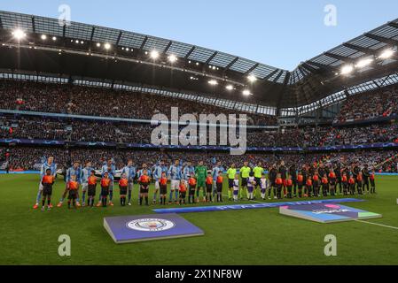 Beide Teams stehen vor dem Spiel beim UEFA Champions League Quarter Final Manchester City gegen Real Madrid im Etihad Stadium, Manchester, Großbritannien, 17. April 2024 (Foto: Mark Cosgrove/News Images) Stockfoto