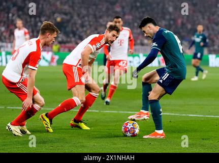 Arsenals Gabriel Martinelli (rechts) kontrolliert den Ball im Viertelfinale der UEFA Champions League, im zweiten Legspiel in der Allianz Arena in München. Bilddatum: Mittwoch, 17. April 2024. Stockfoto