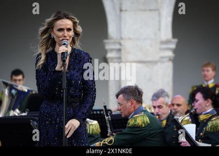 Capri, Italien. April 2024. Prentatrice Serena Autieri Italia 2024, Riunione dei Ministri degli Esterii, Capri, Italia, Mercoledi 17. April 2024, (Foto Alessandro Garofalo /LaPresse)Serena Autieri während der G7 Italien 2024, Treffen der Außenminister, auf Capri Island, Italien, Mittwoch, April 2024. (Foto Alessandro Garofalo /LaPresse) Credit: LaPresse/Alamy Live News Stockfoto