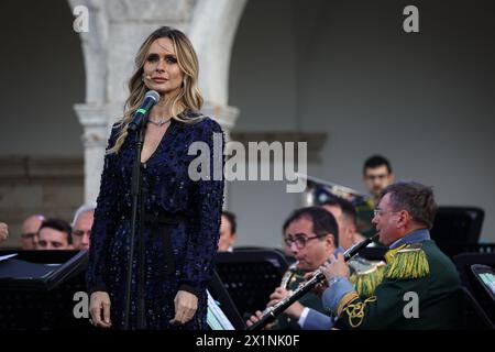 Capri, Italien. April 2024. Prentatrice Serena Autieri Italia 2024, Riunione dei Ministri degli Esterii, Capri, Italia, Mercoledi 17. April 2024, (Foto Alessandro Garofalo /LaPresse)Serena Autieri während der G7 Italien 2024, Treffen der Außenminister, auf Capri Island, Italien, Mittwoch, April 2024. (Foto Alessandro Garofalo /LaPresse) Credit: LaPresse/Alamy Live News Stockfoto