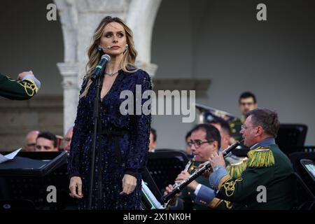 Capri, Italien. April 2024. Prentatrice Serena Autieri Italia 2024, Riunione dei Ministri degli Esterii, Capri, Italia, Mercoledi 17. April 2024, (Foto Alessandro Garofalo /LaPresse)Serena Autieri während der G7 Italien 2024, Treffen der Außenminister, auf Capri Island, Italien, Mittwoch, April 2024. (Foto Alessandro Garofalo /LaPresse) Credit: LaPresse/Alamy Live News Stockfoto