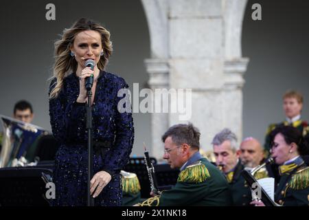 Capri, Italien. April 2024. Prentatrice Serena Autieri Italia 2024, Riunione dei Ministri degli Esterii, Capri, Italia, Mercoledi 17. April 2024, (Foto Alessandro Garofalo /LaPresse)Serena Autieri während der G7 Italien 2024, Treffen der Außenminister, auf Capri Island, Italien, Mittwoch, April 2024. (Foto Alessandro Garofalo /LaPresse) Credit: LaPresse/Alamy Live News Stockfoto