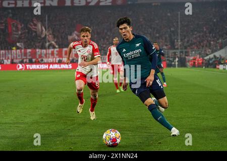 München, Deutschland. April 2024. München, 17. April 2024: Takehiro Tomiyasu (18 Arsenal) kontrolliert den Ball während des Viertelfinales der UEFA Champions League zwischen dem FC Bayern München und dem Arsenal FC in der Allianz Arena in München. (Daniela Porcelli/SPP) Credit: SPP Sport Press Photo. /Alamy Live News Stockfoto