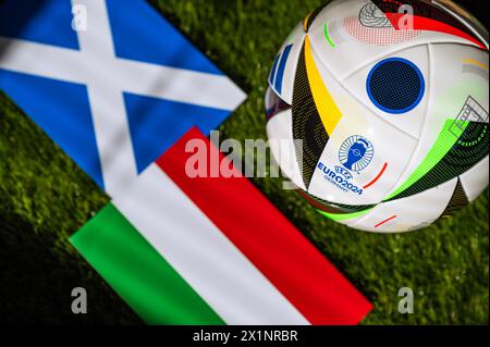 BERLIN, DEUTSCHLAND, 17. APRIL 2024: Schottland gegen Ungarn, Euro 2024 Gruppe A Fußball Spiel in Stuttgart Arena, Stuttgart, 23. Juni 2024, offizieller Ball auf g Stockfoto