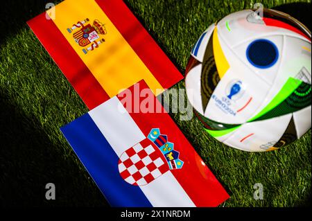 BERLIN, DEUTSCHLAND, 17. APRIL 2024: Spanien gegen Kroatien, Fußball-EM 2024 Gruppe B im Olympiastadion, Berlin, 15. Juni 2024, offizieller Ball auf Green gr Stockfoto