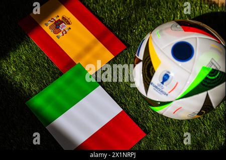 BERLIN, DEUTSCHLAND, 17. APRIL 2024: Spanien gegen Italien, Fußball-EM 2024 Gruppe B in der Arena AufSchalke, Gelsenkirchen, 20. Juni 2024, offizieller Ball auf g Stockfoto