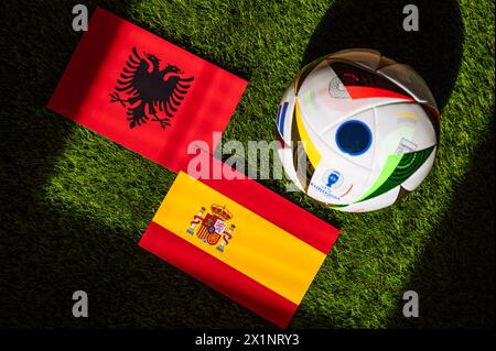 BERLIN, DEUTSCHLAND, 17. APRIL 2024: Albanien gegen Spanien, Fußball-EM 2024 Gruppe B in Düsseldorf Arena, Düsseldorf, 24. Juni 2024, offizieller Ball auf gr Stockfoto