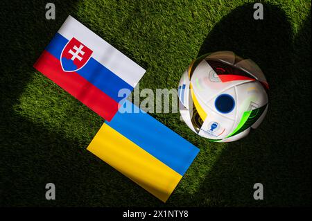 HAMBURG, DEUTSCHLAND, 17. APRIL 2024: Slowakei gegen Ukraine, Fußball der Euro 2024 Gruppe E in der Düsseldorf Arena, Düsseldorf, 21. Juni 2024, offizieller Ball o Stockfoto