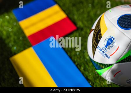 MÜNCHEN, DEUTSCHLAND, 17. APRIL 2024: Rumänien gegen die Ukraine, Fußball-EM 2024 Gruppe E in der Münchener Fußballarena, München, 17. Juni 2024, offizieller Ball an Stockfoto