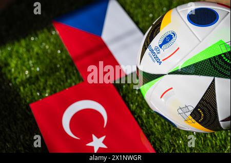 BERLIN, DEUTSCHLAND, 17. APRIL 2024: Tschechische Republik gegen die Türkei, Fußball der Gruppe F Euro 2024 im Volksparkstadion, Hamburg, 26. Juni 2024, offizieller Ball Stockfoto