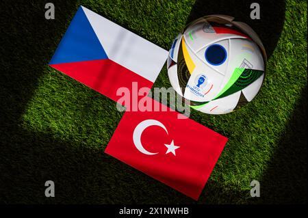 HAMBURG, DEUTSCHLAND, 17. APRIL 2024: Tschechische Republik gegen die Türkei, Fußball der Gruppe F Euro 2024 im Volksparkstadion, Hamburg, 26. Juni 2024, offizieller Ball Stockfoto