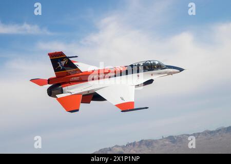 Davis County, Usa. 30. Januar 2019. Die General Dynamics X-62 VISTA, Variable in-Flight Stability Test Aircraft Banks over Hill Air Force Base, 30. Januar 2019 in Davis County, Utah. Das Flugzeug verwendet Algorithmen für künstliche Intelligenz, einschließlich des Skyborg-Systems, die autonom gesteuerte Operationen ermöglichen. Kredit: Christian Turner/USA Air Force/Alamy Live News Stockfoto