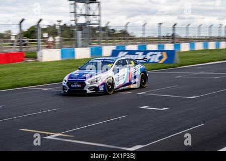 Tom Ingram 80 Team BRISTOL STREET MOTORS BTCC Media Day wird am 16. April 2024 im Donington Park, Derby, England, vorgestellt. Foto von Chris Williams. Nur redaktionelle Verwendung, Lizenz für kommerzielle Nutzung erforderlich. Keine Verwendung bei Wetten, Spielen oder Publikationen eines einzelnen Clubs/einer Liga/eines Spielers. Quelle: UK Sports Pics Ltd/Alamy Live News Stockfoto