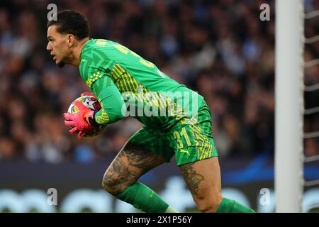 Manchester, Großbritannien. April 2024. Ederson aus Manchester City spielte am 17. April 2024 im Ethiad Stadium in Manchester, Spanien, während des UEFA Champions League-Spiels, im Viertelfinale, im zweiten Leg zwischen Manchester City und Real Madrid. (Foto: Bagu Blanco/PRESSINPHOTO) Credit: PRESSINPHOTO SPORTS AGENCY/Alamy Live News Stockfoto