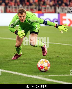 MÜNCHEN, DEUTSCHLAND - 17. APRIL: Manuel neuer von Bayern München im zweiten Legspiel der UEFA Champions League zwischen dem FC Bayern München und dem Arsenal FC in der Allianz Arena am 17. April 2024 in München. © diebilderwelt / Alamy Live News Stockfoto