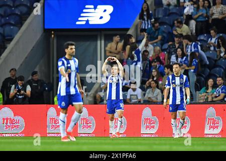 17. April 2024: Dragon Stadium, Porto, Porugal: TACA of Portugal Halbfinale, FC Porto gegen Victoria: Francisco Concei&#xe7;&#xe3;o of Porto feiert sein Tor Stockfoto