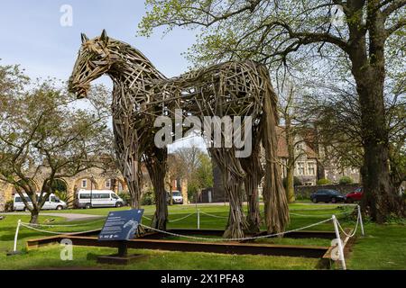 Ein allgemeiner Blick auf das Warhorse Memorial, ein nationales Denkmal, das den Millionen von britischen, Commonwealth & Alliierten Pferden, Maultieren und Eseln gewidmet ist, die während des Ersten Weltkriegs verloren gegangen sind, und das am Freitag, den 12. April 2024, vor der Kathedrale von Canterbury in Kent, England, abgebildet ist. (Foto: Mark Fletcher | MI News) Stockfoto