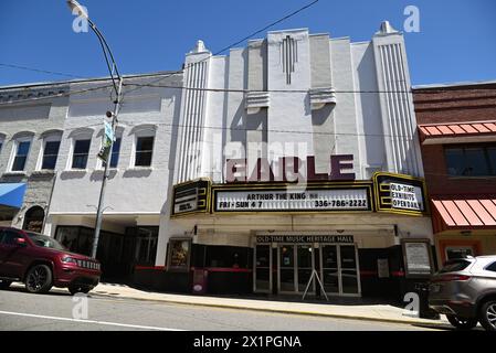 Vor dem historischen Earle Theater im Stadtzentrum von Mount Airy, North Carolina Stockfoto