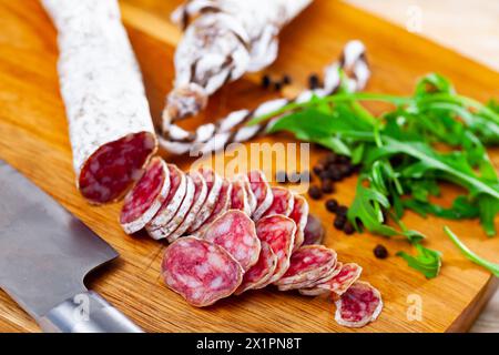 In Scheiben geschnittener spanischer Wurstfuet Stockfoto